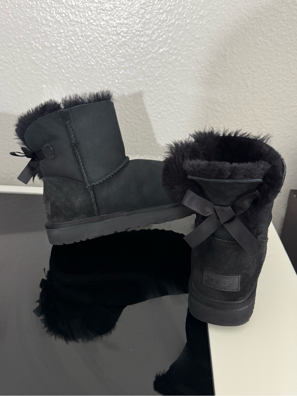 UGG Mini Bailey Bow II Black Suede Sheepskin Boots Women’s Size 9 1016501